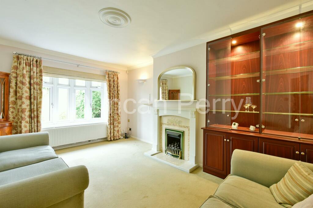 Additional property image - Skimpans Close, Welham Green