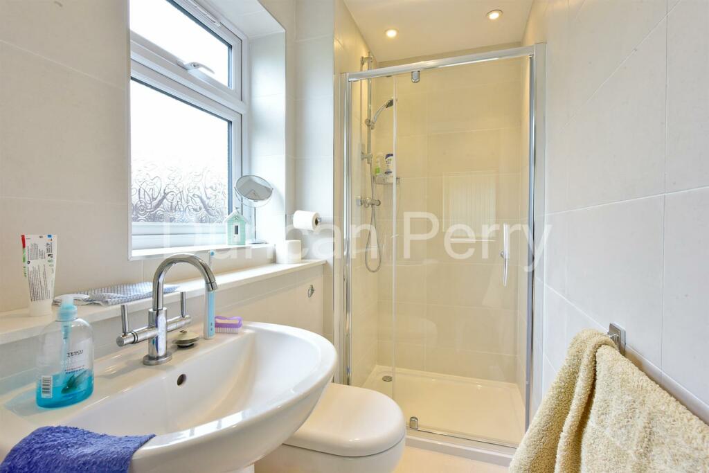 Additional property image - Skimpans Close, Welham Green
