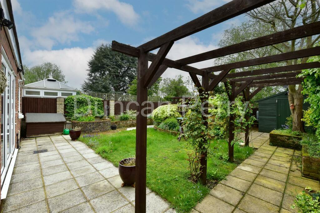 Additional property image - Skimpans Close, Welham Green