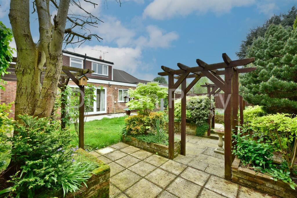 Additional property image - Skimpans Close, Welham Green