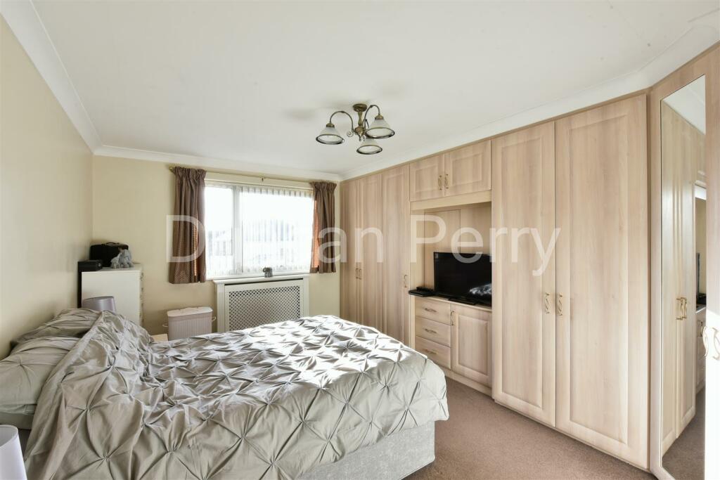 Additional property image - Bulls Lane, Welham Green