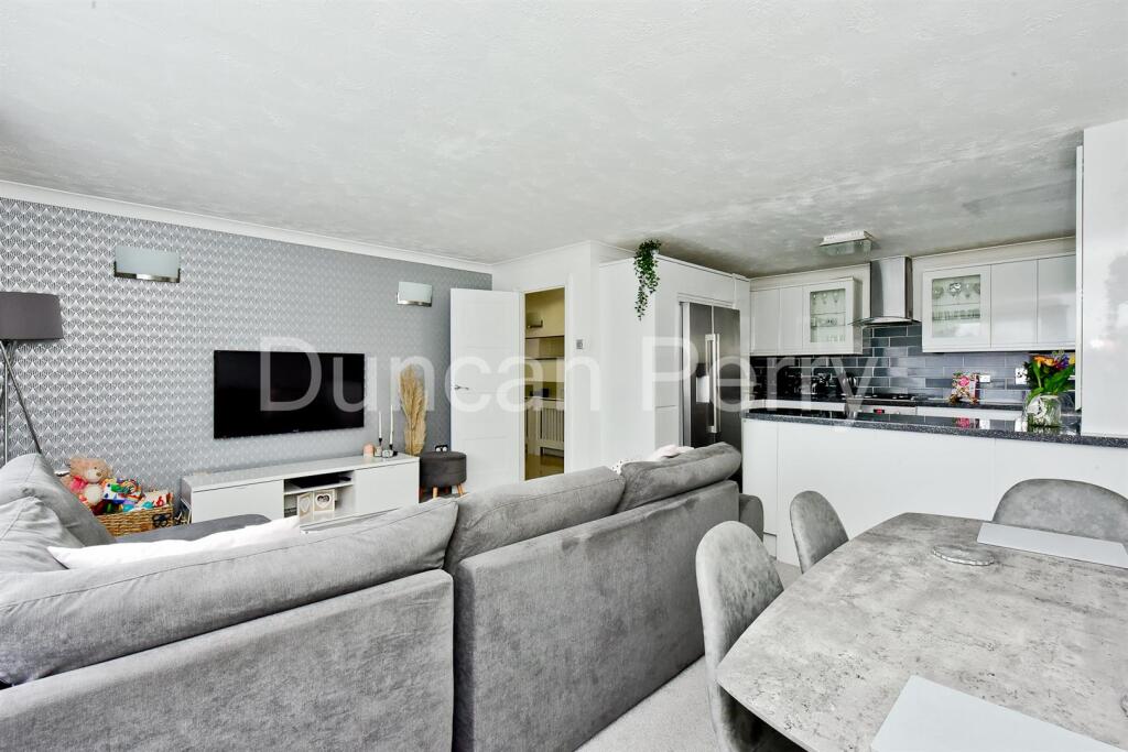 Additional property image - Dixons Hill Road, Welham Green