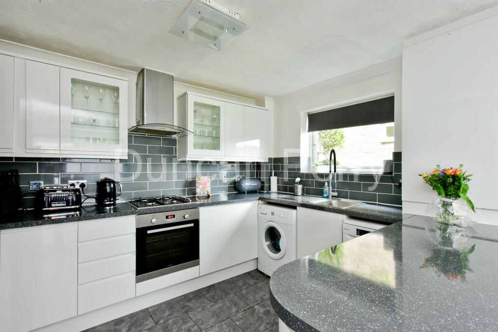 Additional property image - Dixons Hill Road, Welham Green