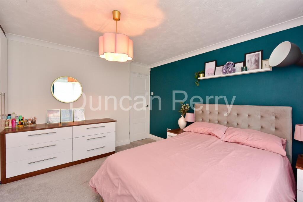 Additional property image - Dixons Hill Road, Welham Green