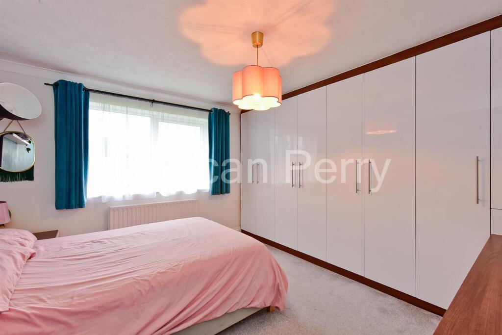 Additional property image - Dixons Hill Road, Welham Green