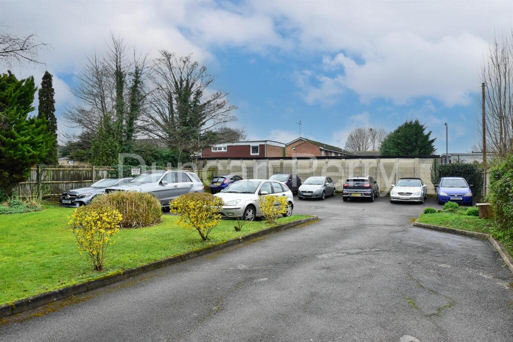 Additional property image - Dixons Hill Road, Welham Green