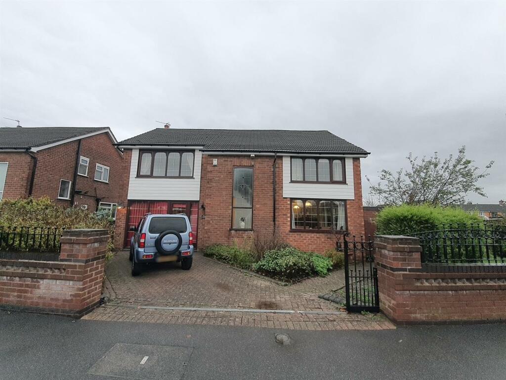 4 bedroom detached house for sale in East Avenue, Heald Green, SK8