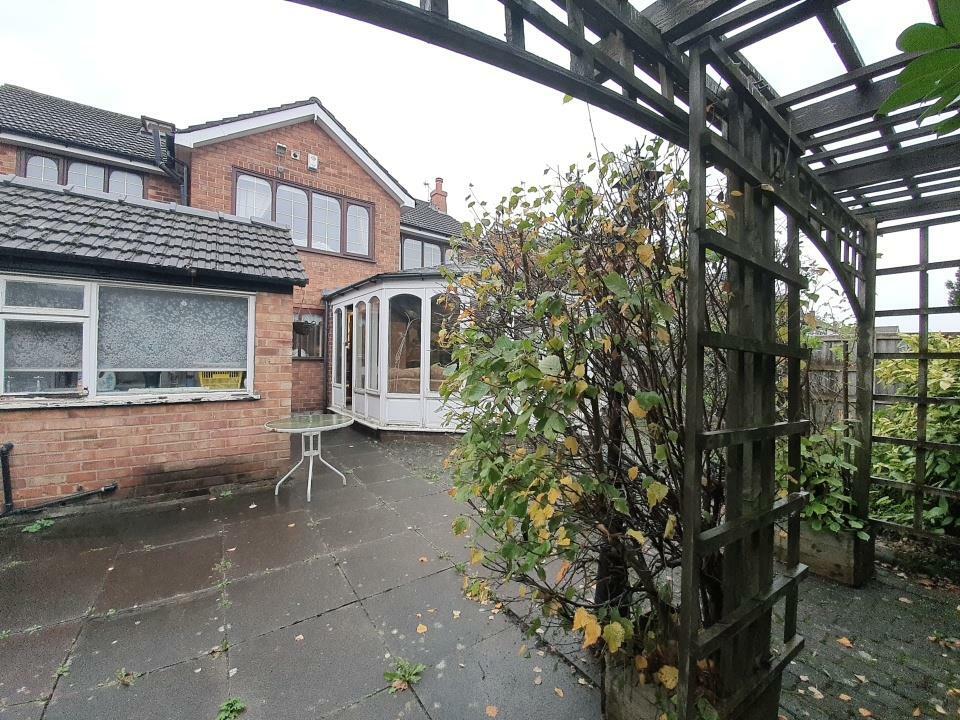 4 bedroom detached house for sale in East Avenue, Heald Green, SK8