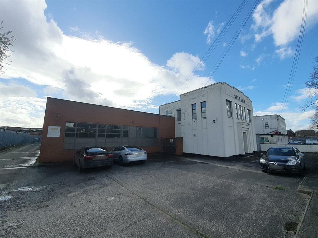 Commercial property for rent in Longley Lane, Northenden, Manchester, M22