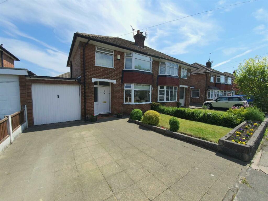 3 bedroom semidetached house for sale in St Austell Drive, Heald Green