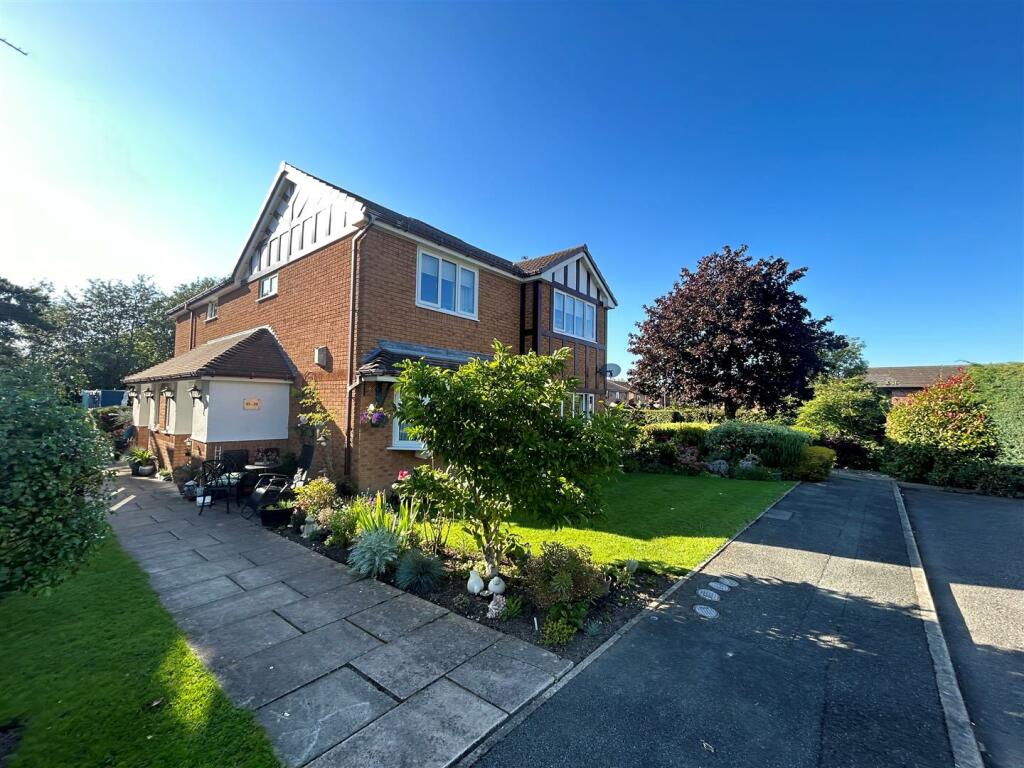 1 bedroom retirement property for sale in Bamford Close, Heald Green, SK8