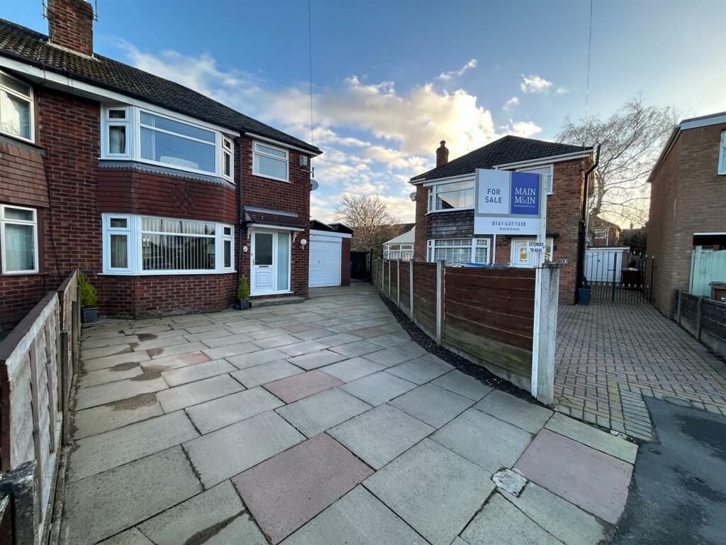 3 bedroom semidetached house for sale in Lydney Avenue, Heald Green, SK8