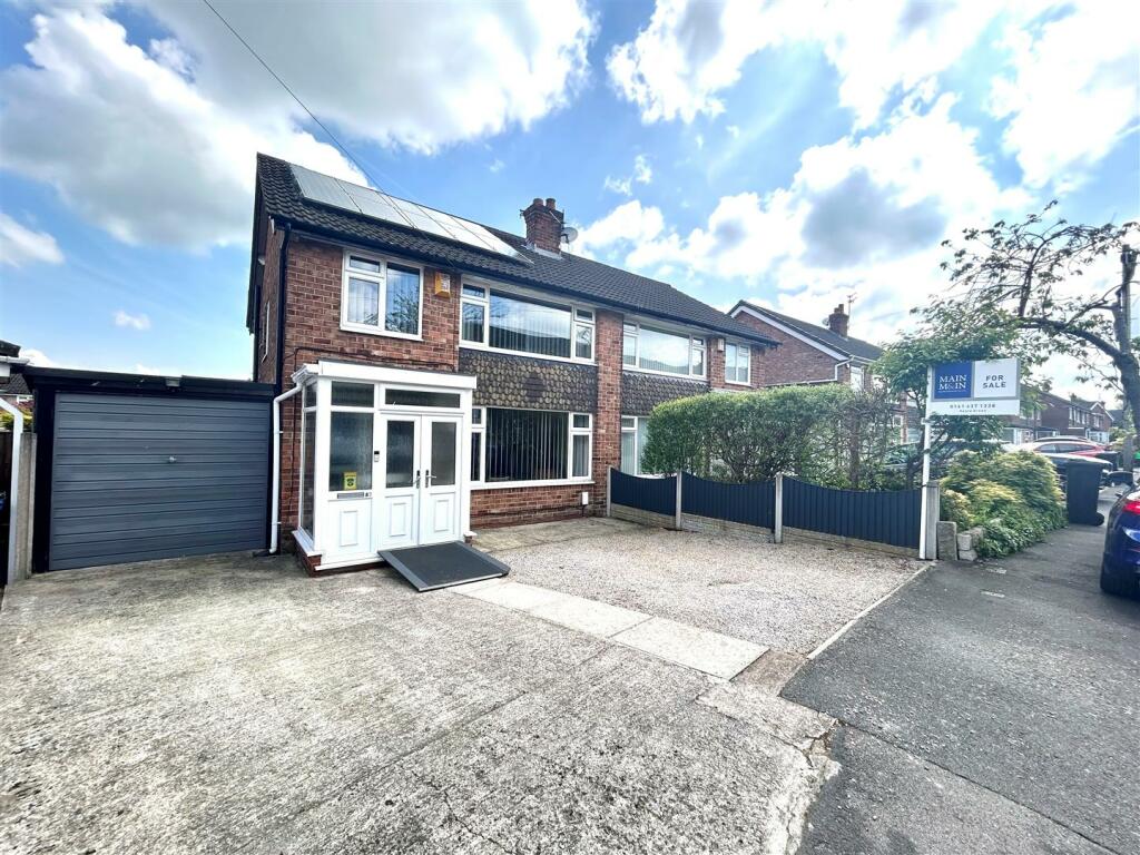 3 bedroom semidetached house for sale in Baslow Drive, Heald Green, SK8