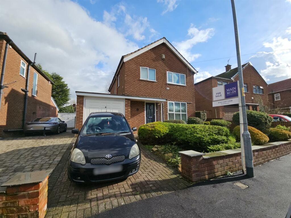 3 bedroom detached house for sale in Calve Croft Road, Manchester, M22