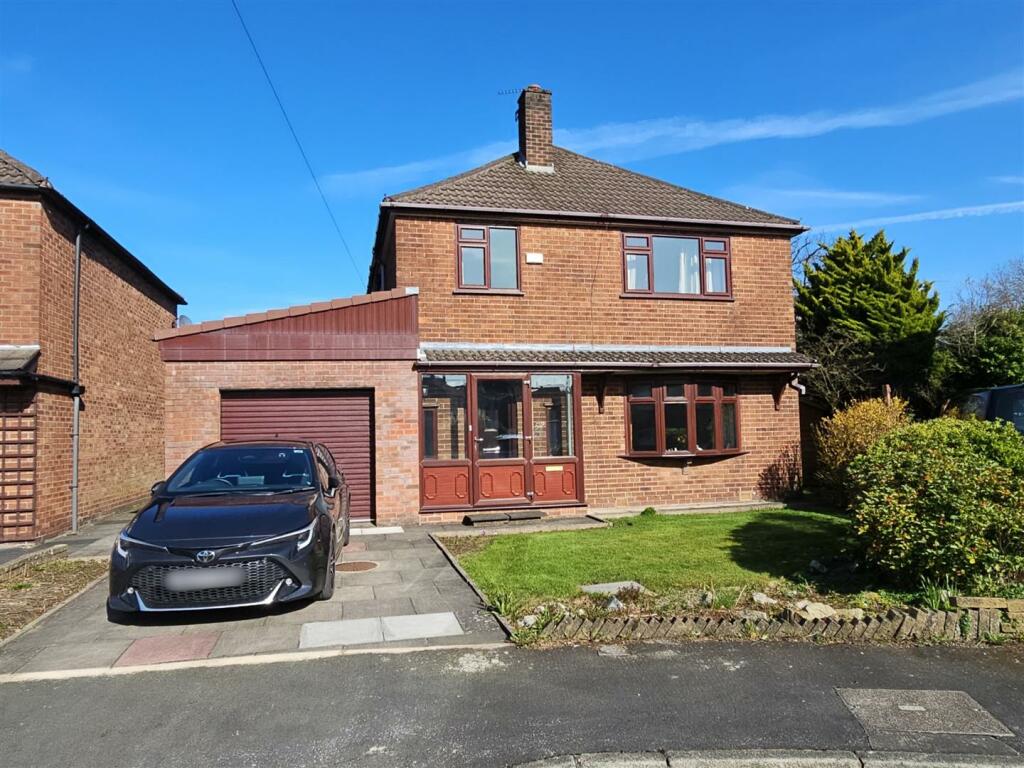 3 bedroom detached house for sale in Bruntwood Avenue, Heald Green, SK8