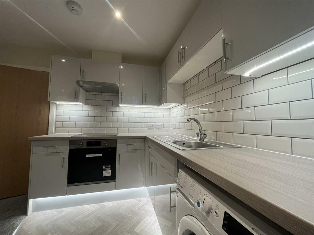 1 bedroom flat for rent in Wilmslow Road, Manchester, M20