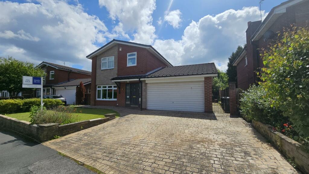 4 bedroom detached house for sale in Gleneagles Road, Heald Green, SK8