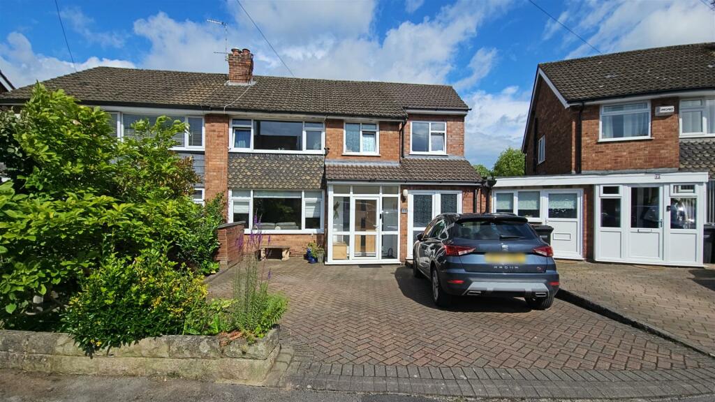 4 bedroom semidetached house for sale in Roundhey, Heald Green, SK8