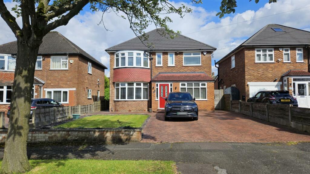 3 bedroom detached house for sale in Lancelot Road, Peel Hall, M22