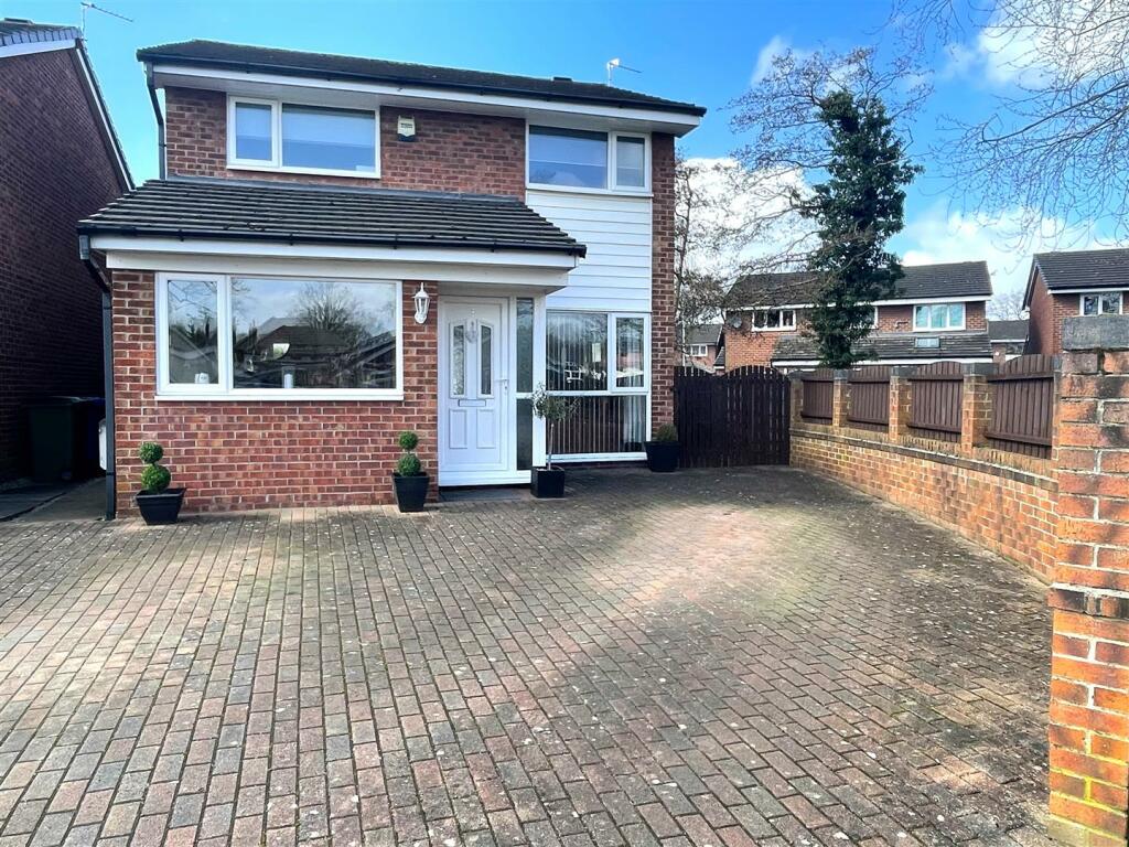 3 bedroom detached house for sale in Barley Croft, Cheadle Hulme