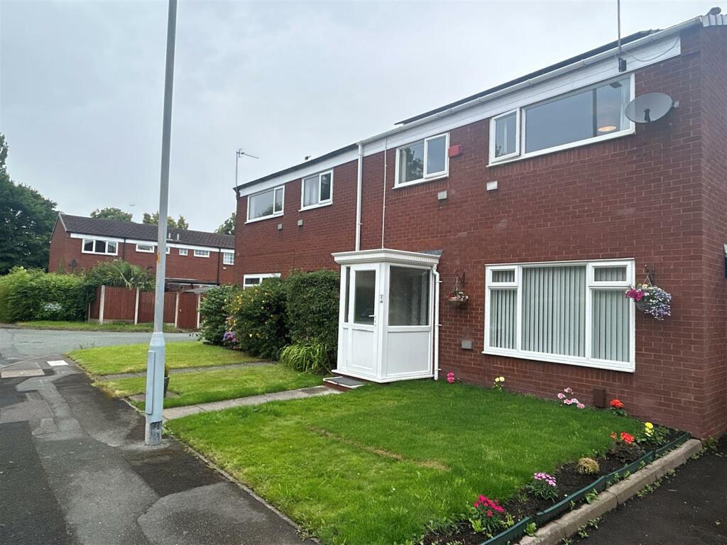3 bedroom semidetached house for sale in Hay Croft, Cheadle Hulme