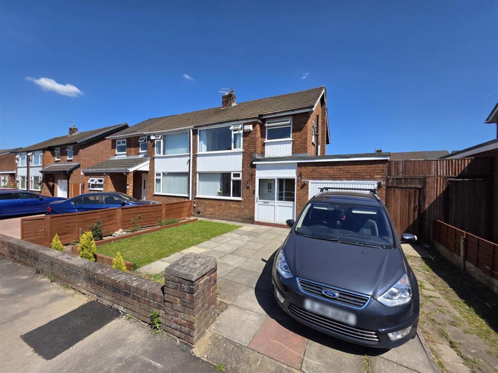 Main image of property: East Avenue, Heald Green
