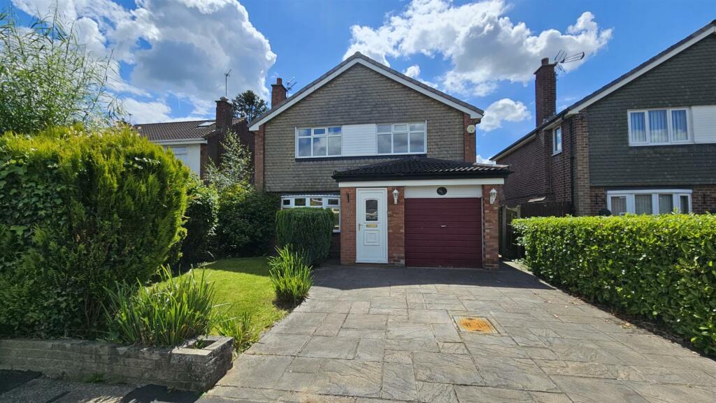 4 bedroom detached house for sale in Oakdale Drive, Heald Green, SK8
