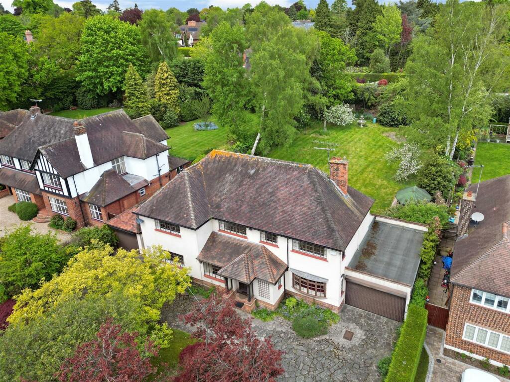 6 bedroom detached house for sale in Coombe Rise, Old Shenfield, Brentwood, CM15