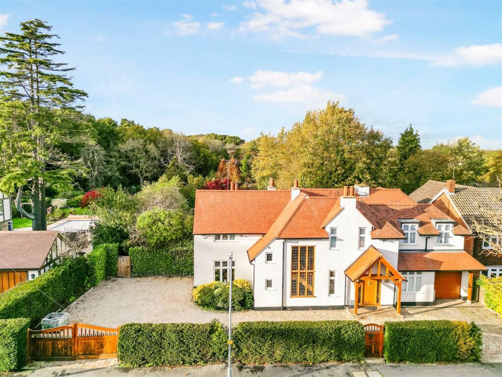 5 bedroom detached house for sale in Worrin Road, Shenfield, Brentwood