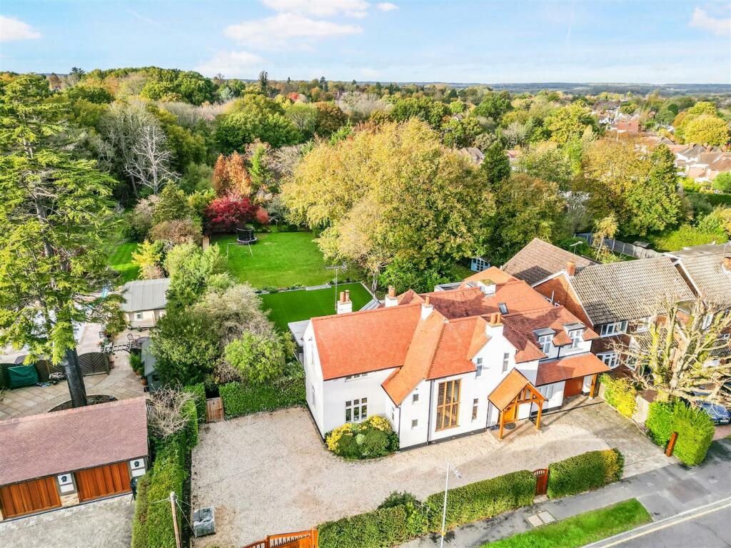 5 bedroom detached house for sale in Worrin Road, Shenfield, Brentwood