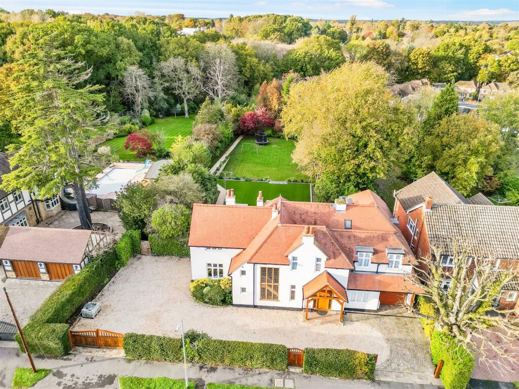 5 bedroom detached house for sale in Worrin Road, Shenfield, Brentwood