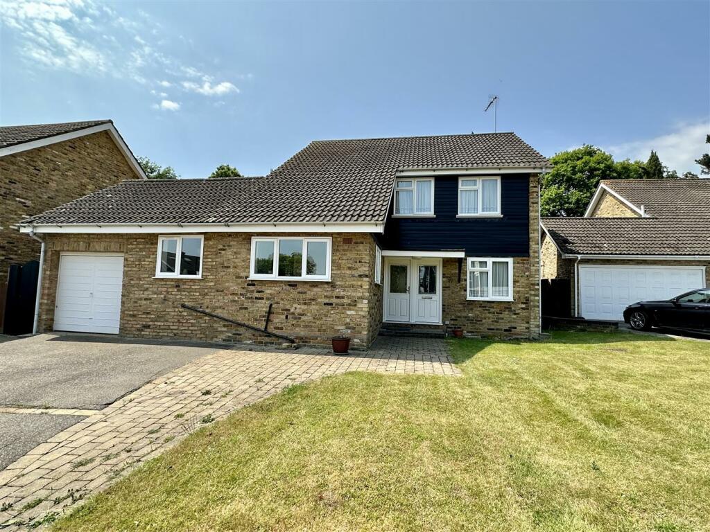 4 bedroom detached house for sale in Mulberry Hill, Old Shenfield