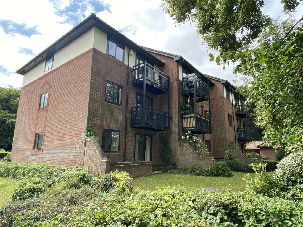 1 bedroom apartment for sale in Bradwell Green, Hutton, Brentwood, CM13
