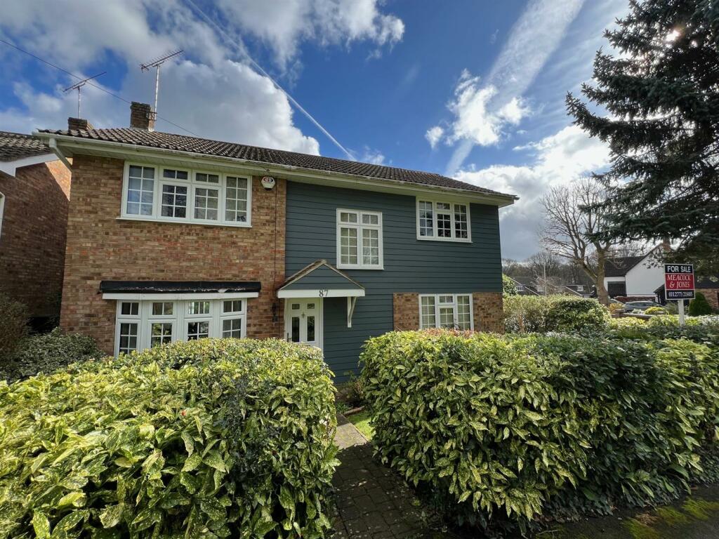 4 bedroom detached house for sale in Priests Lane, Shenfield, Brentwood