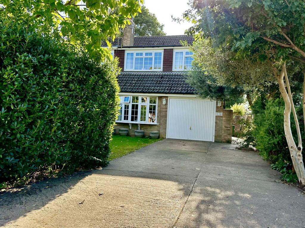 4 bedroom semidetached house for sale in Ingrave Road, Brentwood, CM13