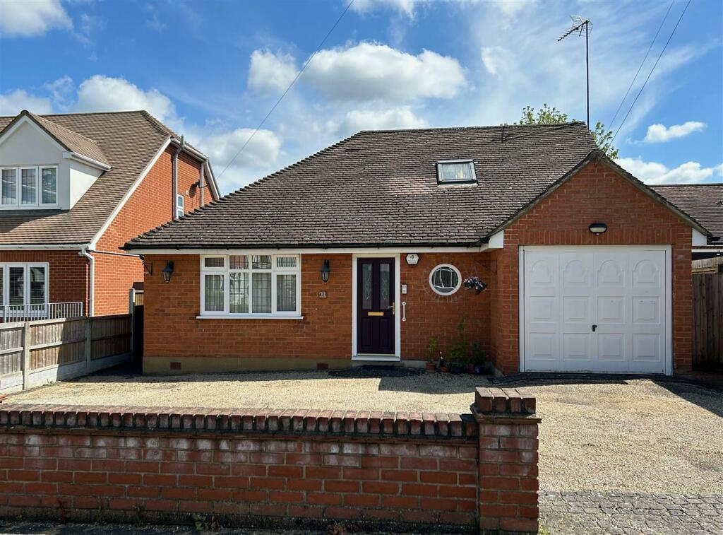4 bedroom detached bungalow for sale in Shorter Avenue, Shenfield