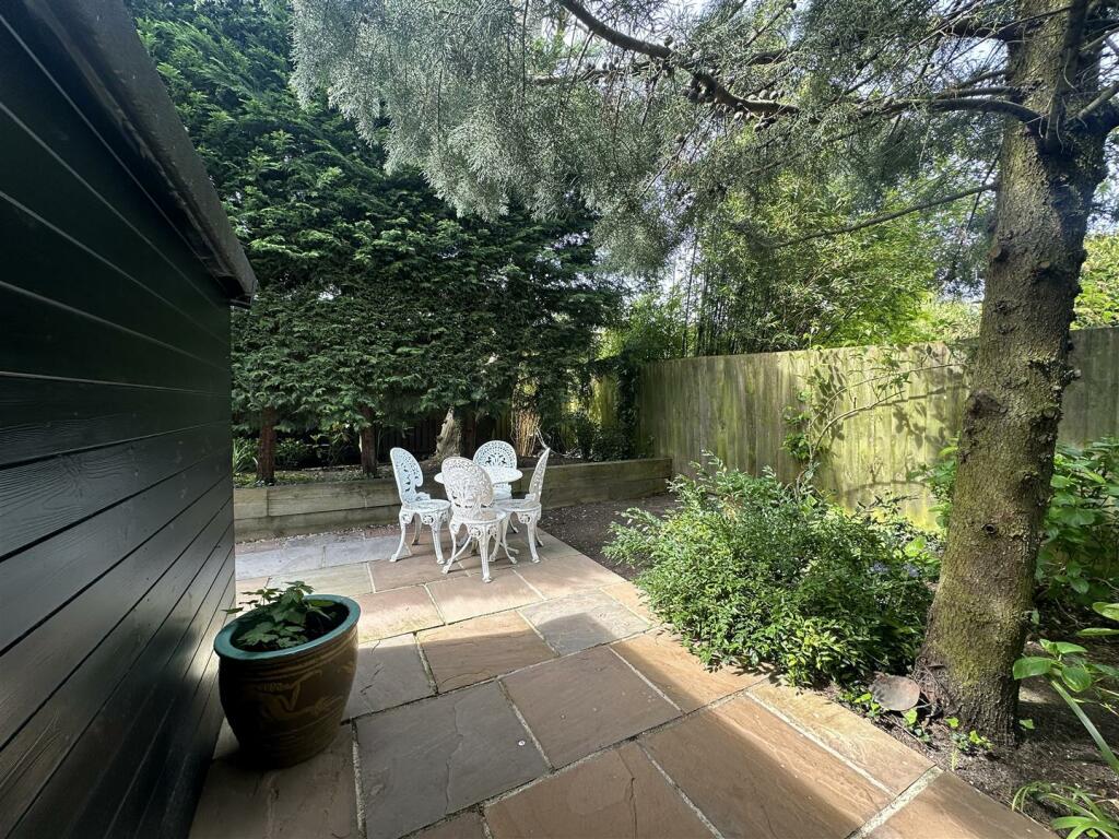 Additional property image - Priests Lane, Shenfield, Brentwood