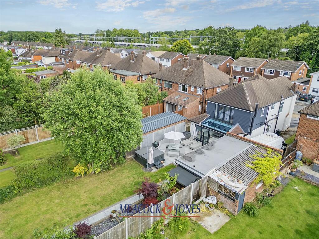 4 bedroom detached house for sale in Hunter Avenue, Shenfield