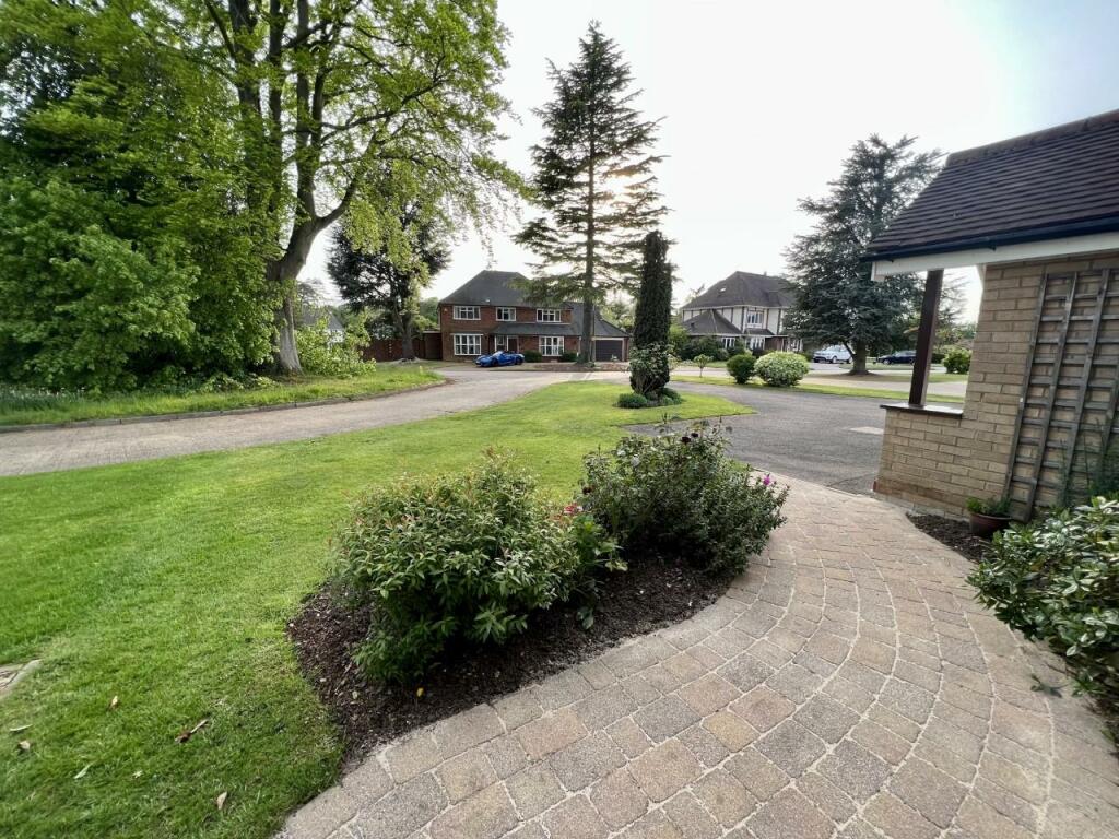 Additional property image - Roundwood Grove, Hutton Mount, Brentwood