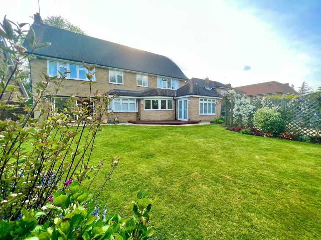 Additional property image - Roundwood Grove, Hutton Mount, Brentwood