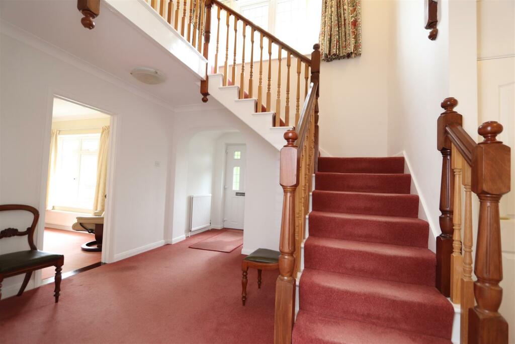 Additional property image - Roundwood Grove, Hutton Mount, Brentwood