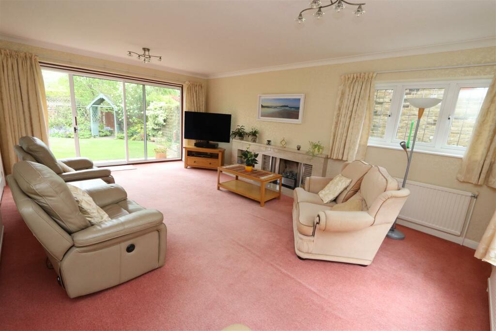 Additional property image - Roundwood Grove, Hutton Mount, Brentwood