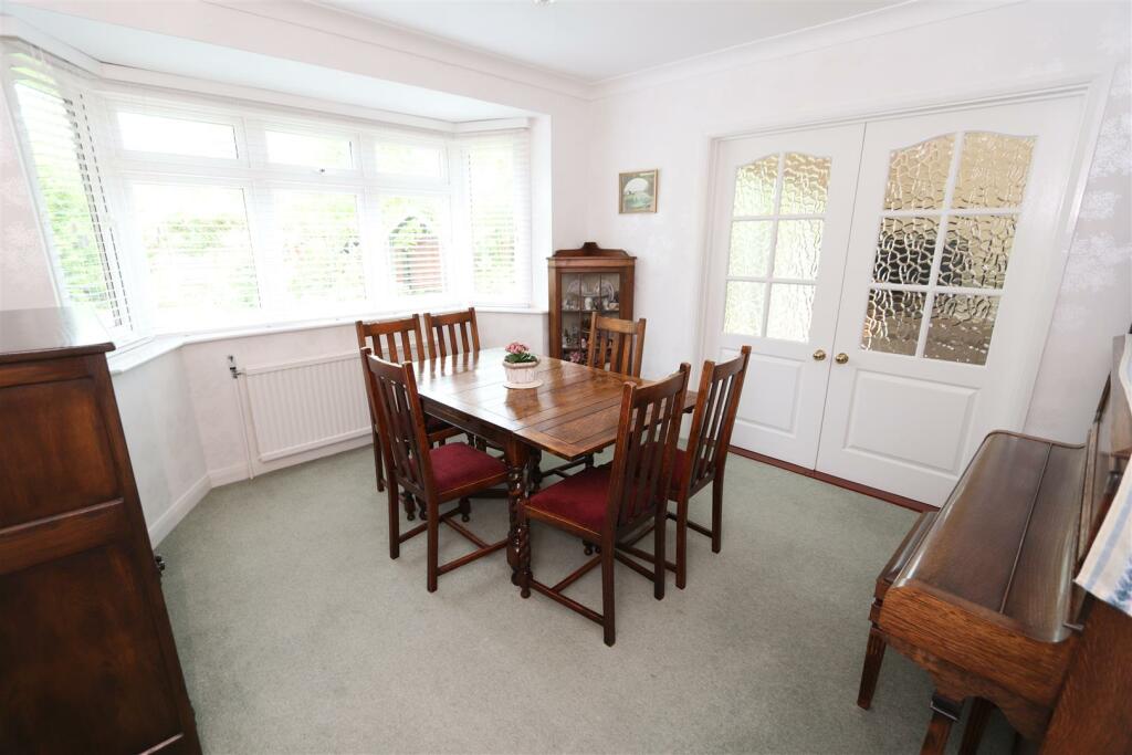 Additional property image - Roundwood Grove, Hutton Mount, Brentwood