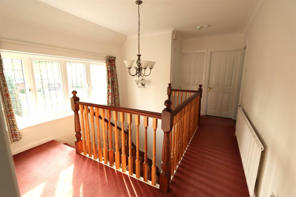 Additional property image - Roundwood Grove, Hutton Mount, Brentwood