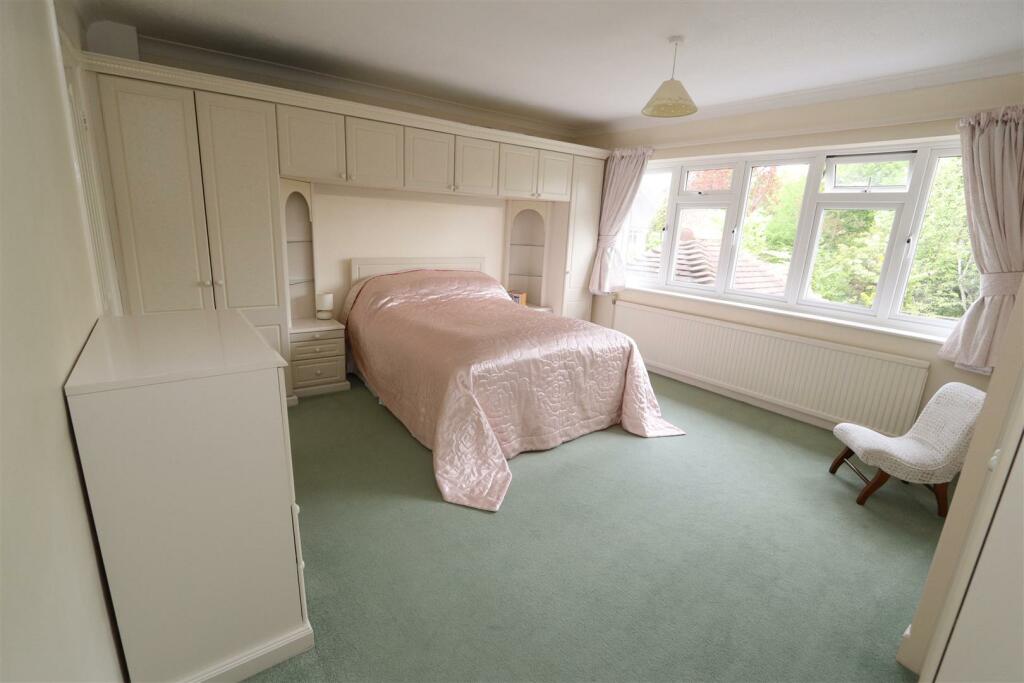 Additional property image - Roundwood Grove, Hutton Mount, Brentwood