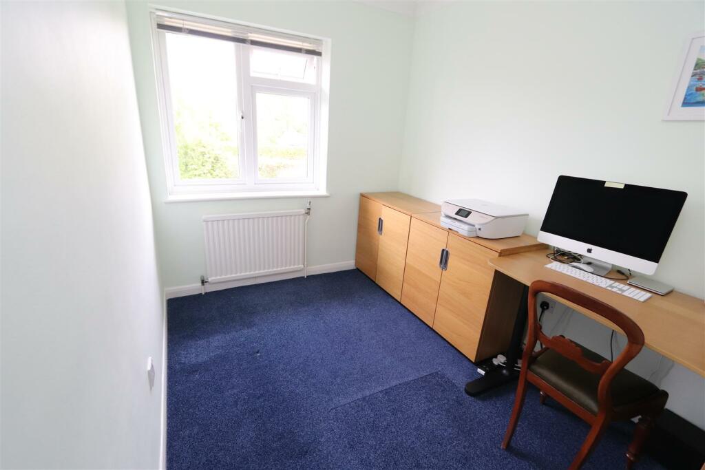 Additional property image - Roundwood Grove, Hutton Mount, Brentwood