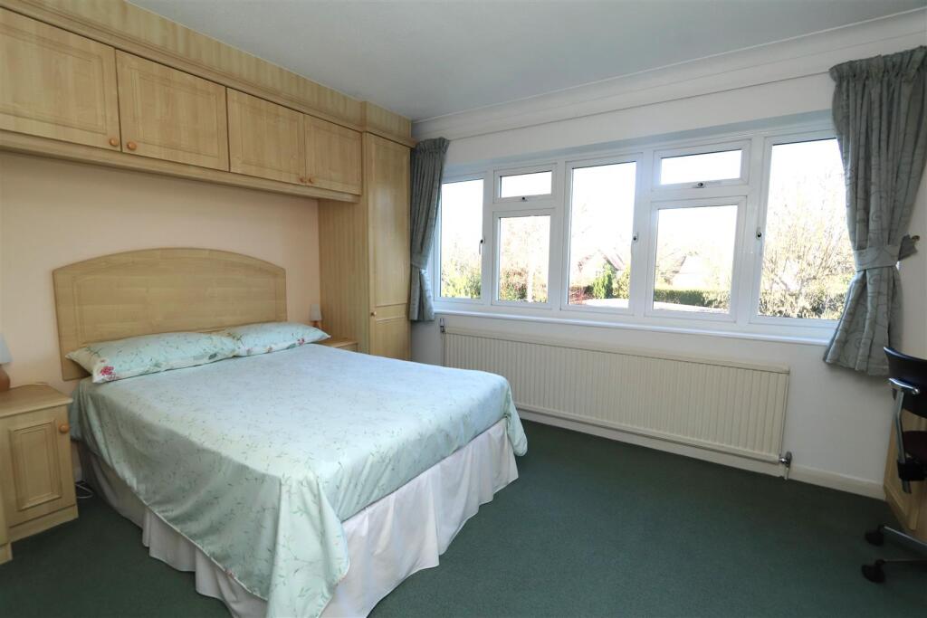 Additional property image - Roundwood Grove, Hutton Mount, Brentwood