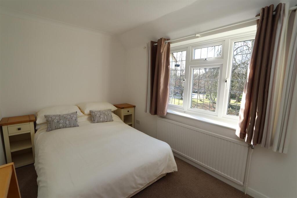 Additional property image - Roundwood Grove, Hutton Mount, Brentwood