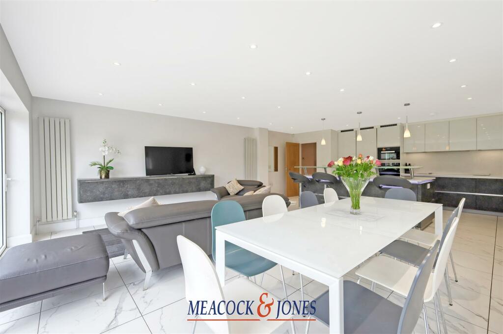 Additional property image - Heronway, Hutton Mount, Brentwood