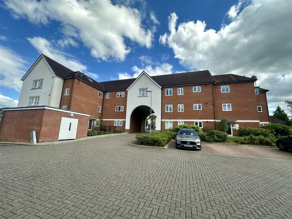 1 bedroom apartment for sale in Rosen Crescent, Hutton, Brentwood, CM13
